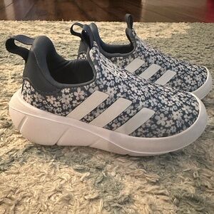 Adidas Mono Fit Toddler size 8